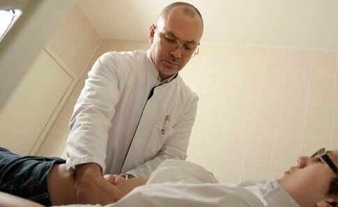 doctor examines prostatitis patients