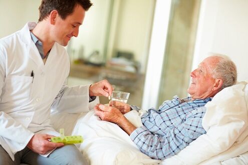 doctor prescribes pills for prostatitis